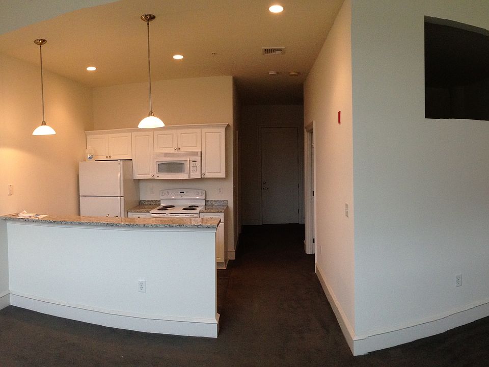 2nd image of 208 Maple St #208