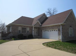 25 Brickyard Dr, Golden Eagle, IL 62036