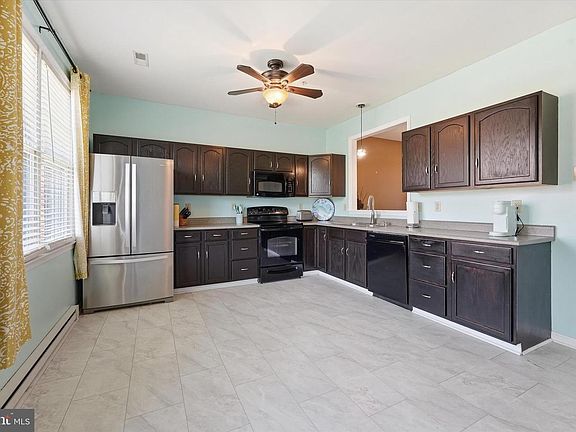 3rd image of 547 Pangborn Blvd