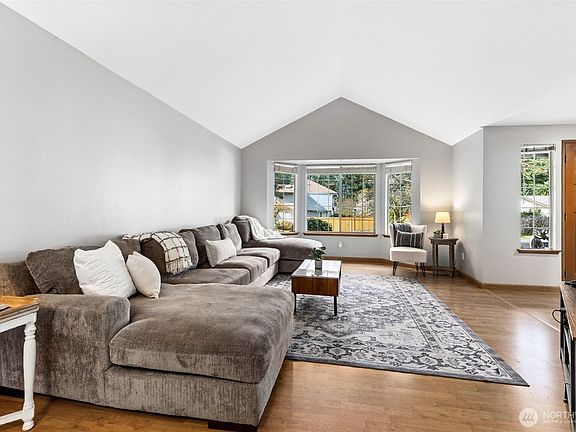 4th image of 17315 97th Avenue Ct E