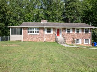 996 W Outer Dr, Oak Ridge, TN 37830