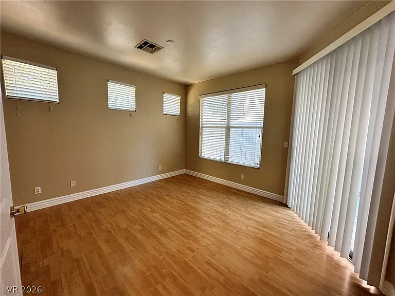 8033 Arcadian Ln — Photo 15