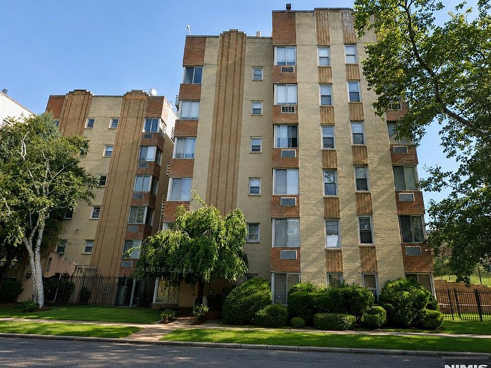 1st image of 19 Lyons Ave APT 203