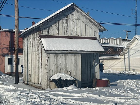 5th image of 308 Bridge St