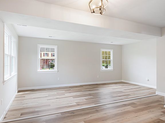 5th image of 2712 Newton Ct