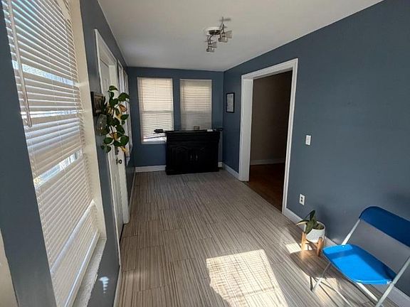 5th image of 643 S Park St