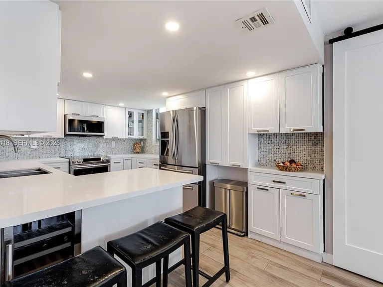 1901 Brickell Ave #B1809 — Photo 8