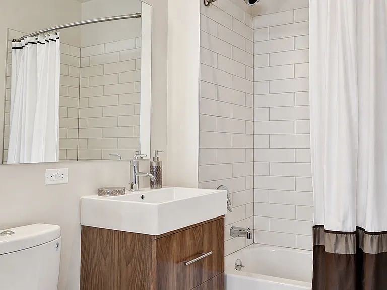 40 Gold St #9D — Photo 4