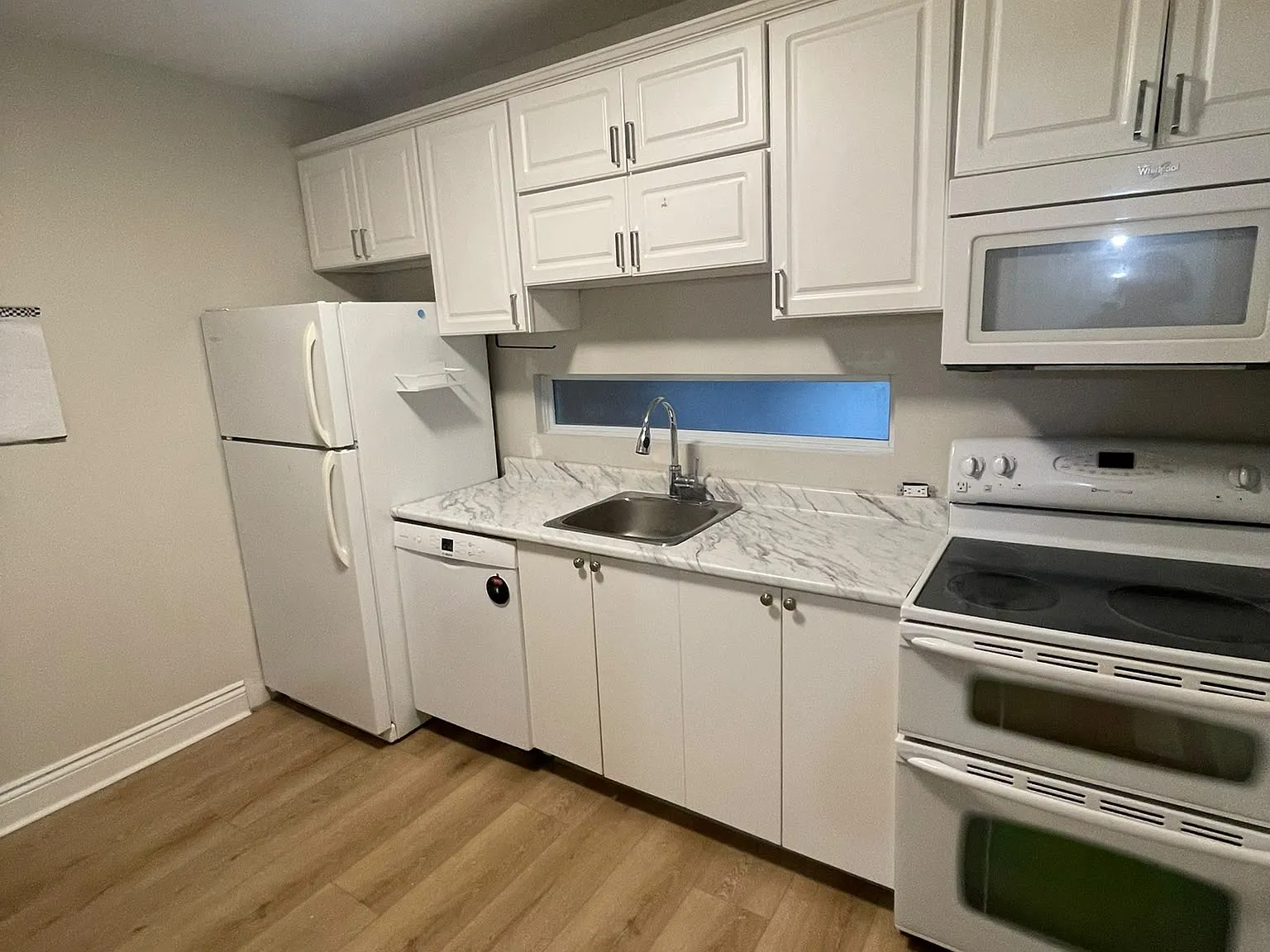 2 bed, 1000 sqft, $2,200 — Photo 3