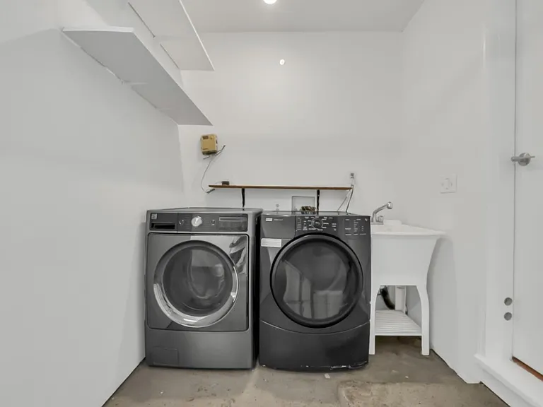 389 Lastreto Ave — Photo 25