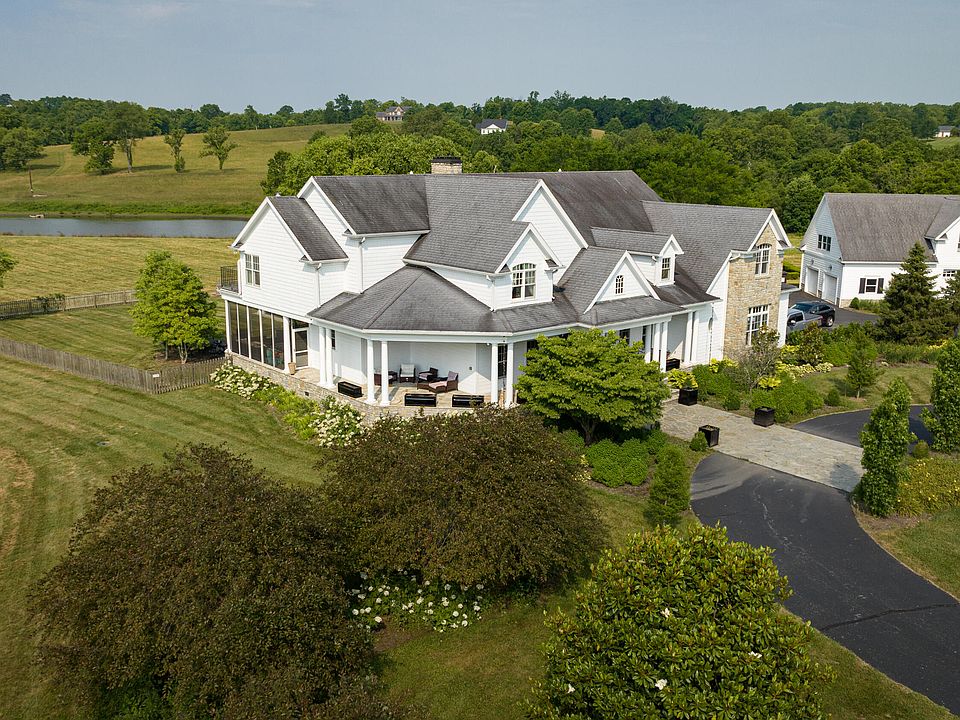 1st image of 525 Lucas Ln