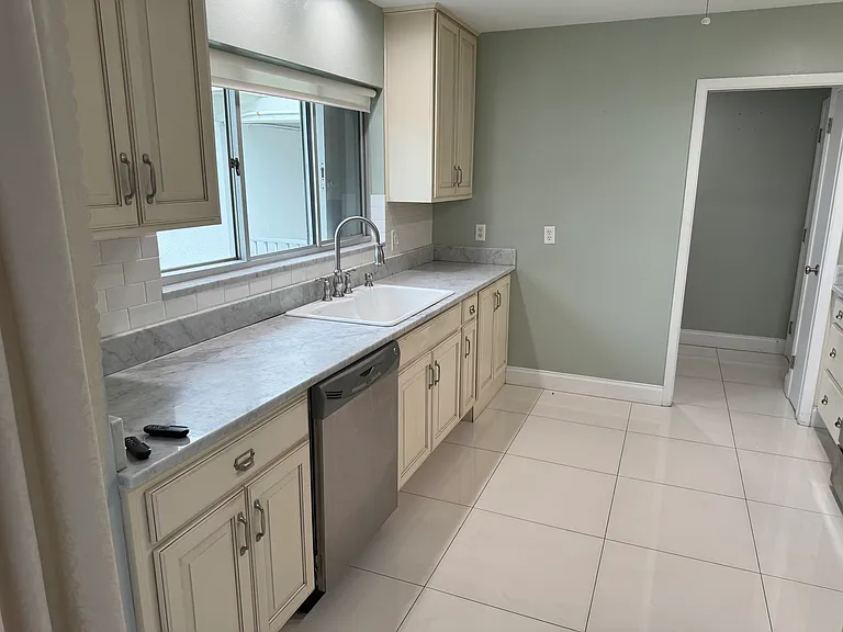 311 Island Way #201 — Photo 11