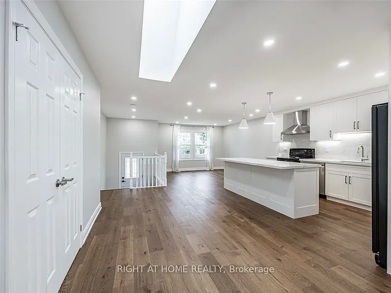 6913 Shelter Bay Rd #UPPER — Photo 11