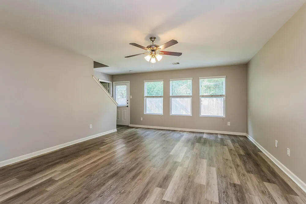 4 bed, 2.5 bath, 2253 sqft, $1,940 — Photo 4