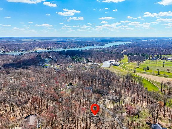 4th image of 682 Courtland Dr