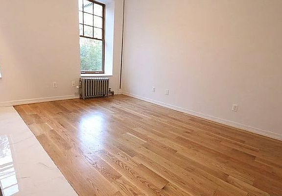 3rd image of 172 Prince St APT 2C