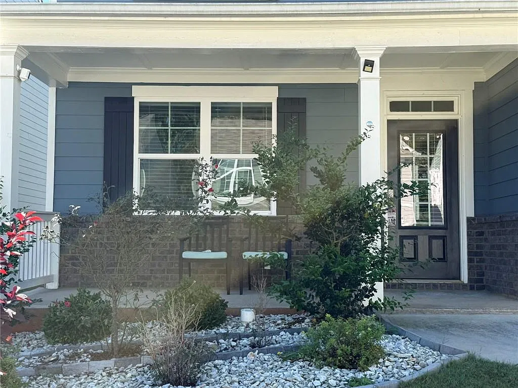 5 bed, 3.0 bath, 2822 sqft, $2,575 — Photo 3