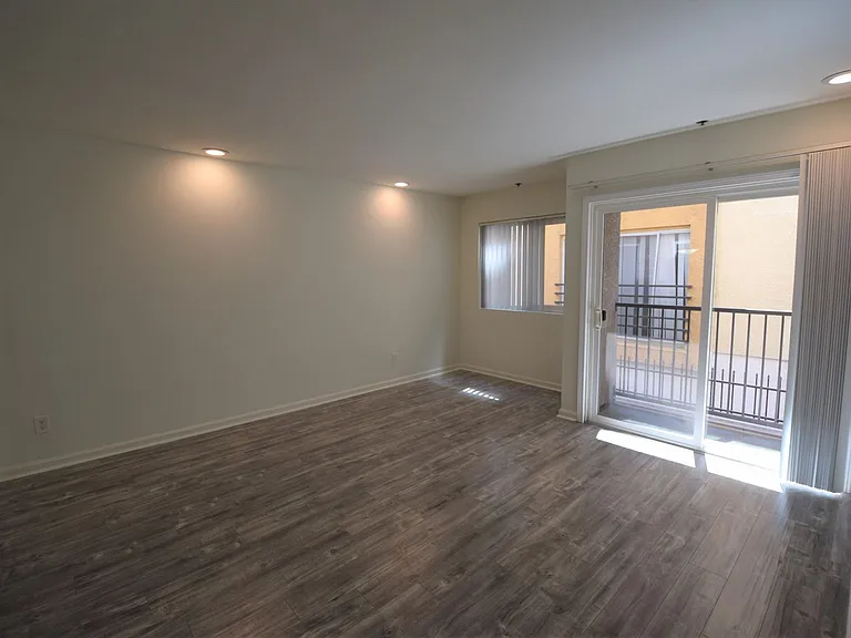 11035 Otsego St — Photo 3