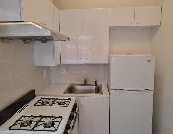 4th image of 155 E 33rd St APT 4F