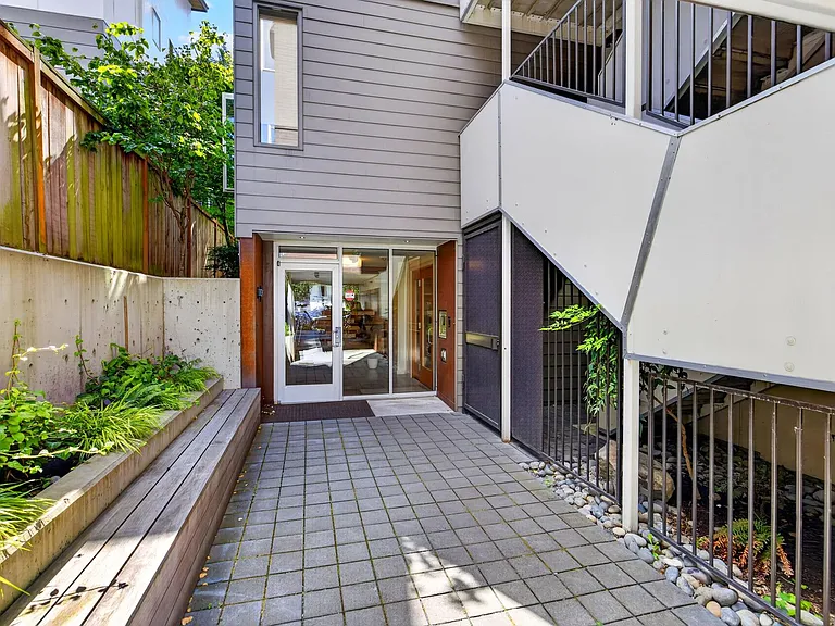 741 Harvard — Photo 14