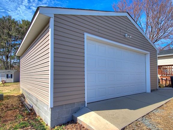 3rd image of 8257 Laurel Meadows Dr