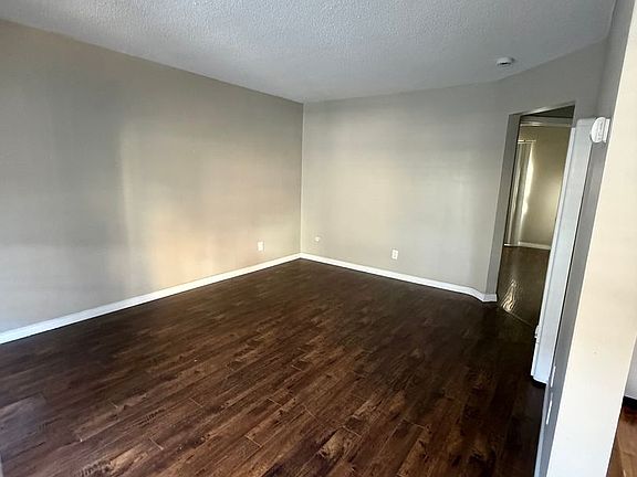 2nd image of 3946-3952 Iowa St #2