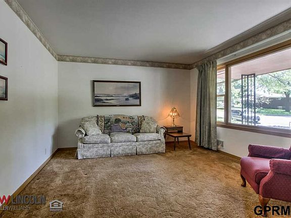 4th image of 7740 Broadview Dr