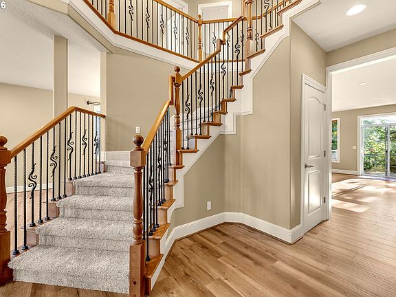 4th image of 2573 34th St