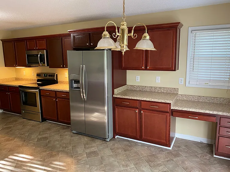 All SS appliances new 2021. Eat-in Kitchen with bar and breakfast nook