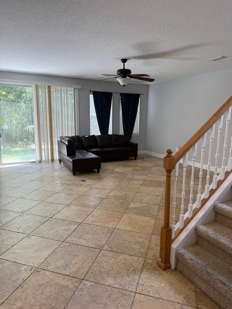 1676 Majestic View Ln — Photo 3
