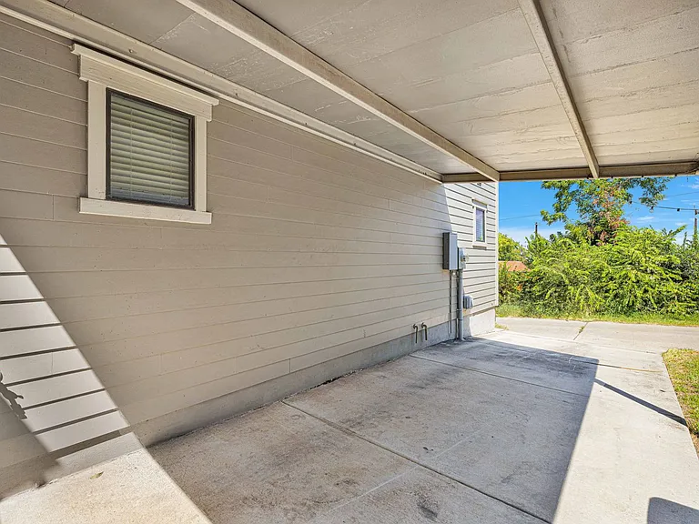 1162 N Olive St — Photo 26
