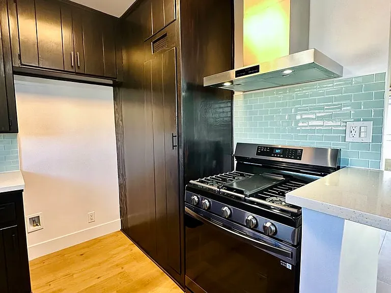 1101 E Grand Ave — Photo 8