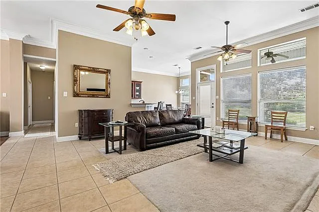 4 bed, 2.5 bath, 2530 sqft, $2,850 — Photo 2