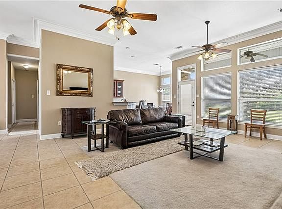 2nd image of 25 Oak Tree Dr