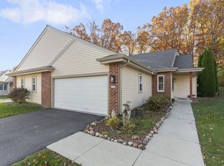 1337 E Buckwood Dr, Oak Creek, WI 53154