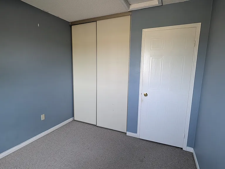 302 College Ave W — Photo 8