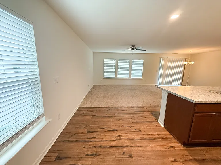 944 Avondale Dr — Photo 5