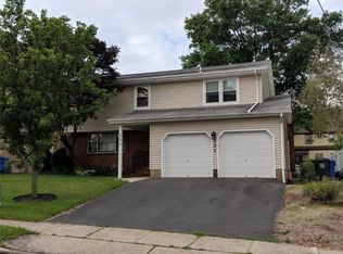 131 S Cliff Rd, Colonia, NJ 07067