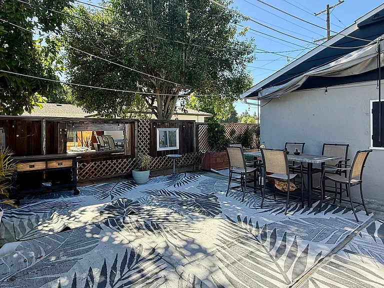 990 S Clover Ave — Photo 10