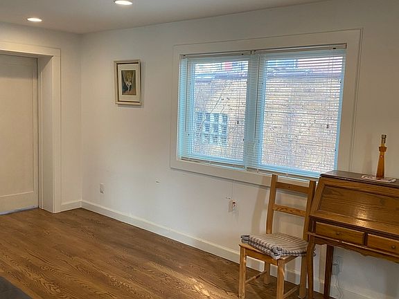 4th image of 9822 Richard Ave