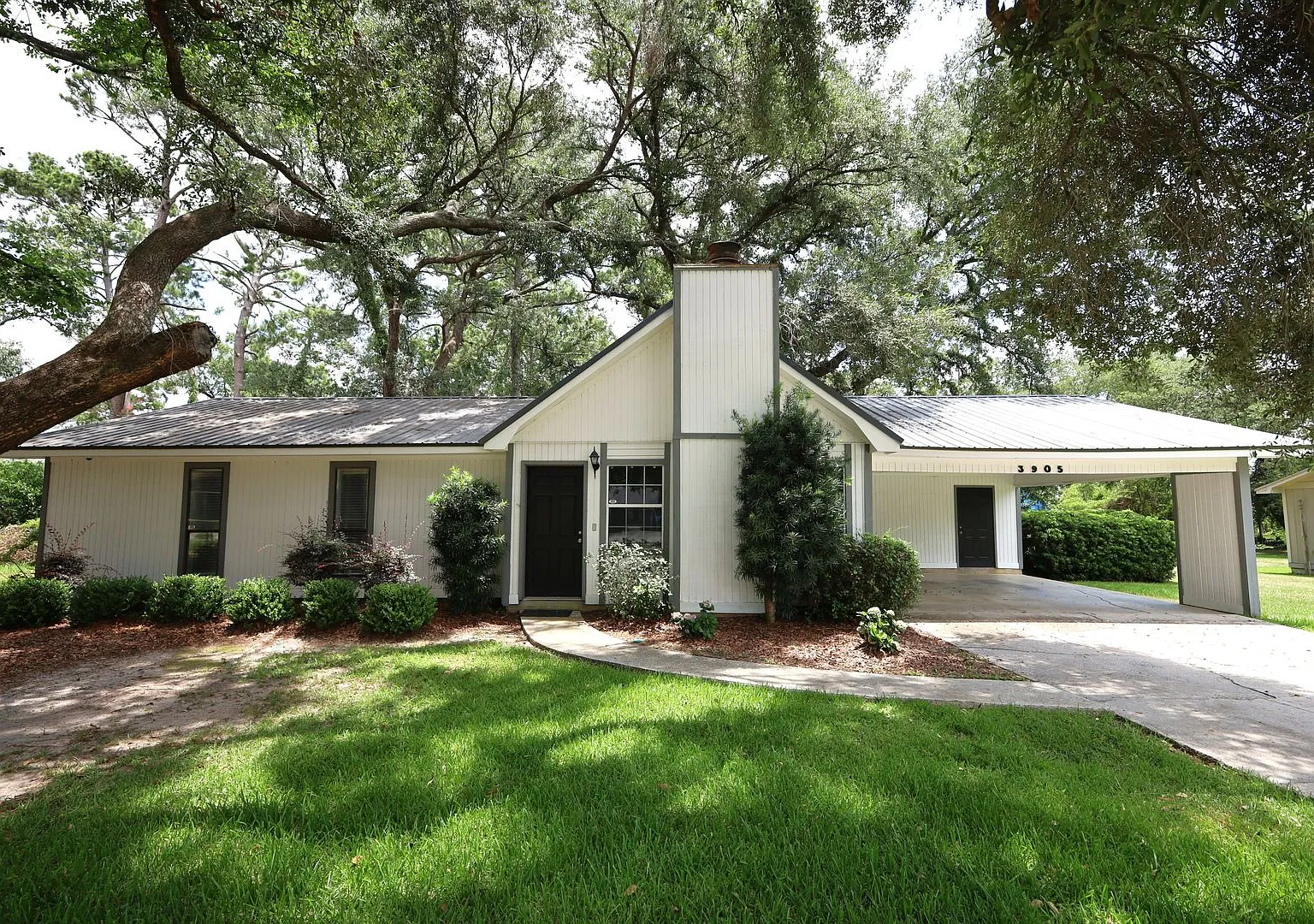3905 Danube Cir — Photo 1