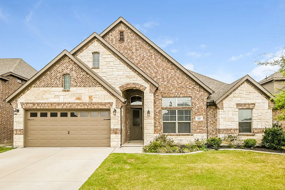 4 bed, 2.0 bath, 2153 sqft, $2,885 — Photo 1