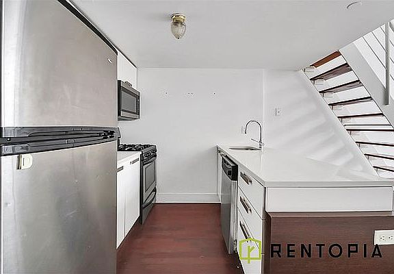 2nd image of 16 Meserole St #2C