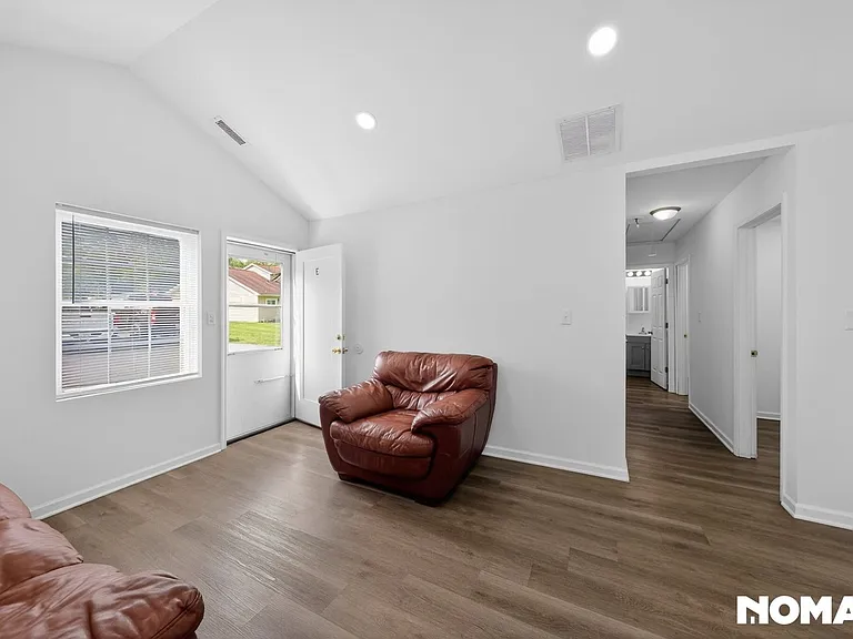 4546 Marquette Rd E — Photo 16