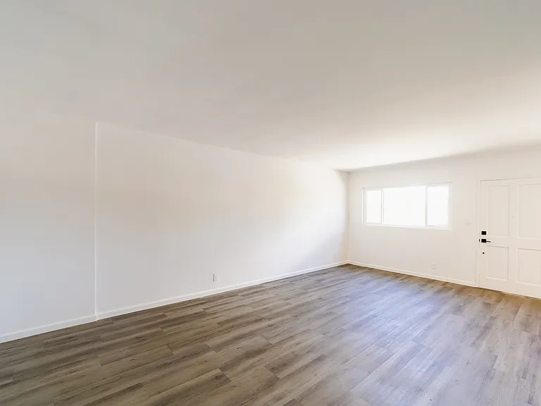 715 Acacia Ave — Photo 13