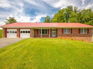 732 Hunters Ridge Rd, Hillsville, VA 24325