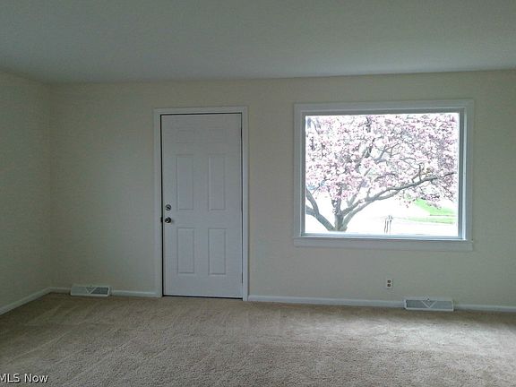 5th image of 17934 Adams Dr