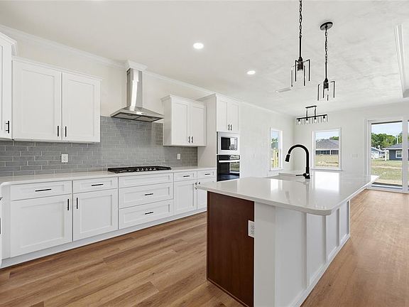 3rd image of 1049 SW 67th Way