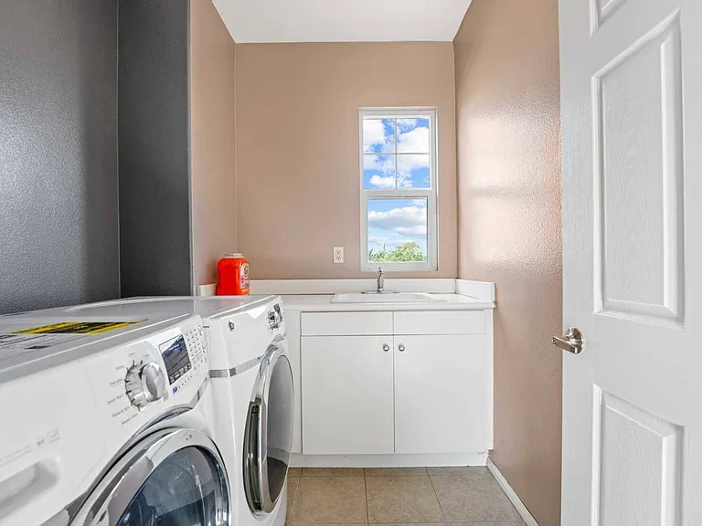 1417 Marengo Ct — Photo 25