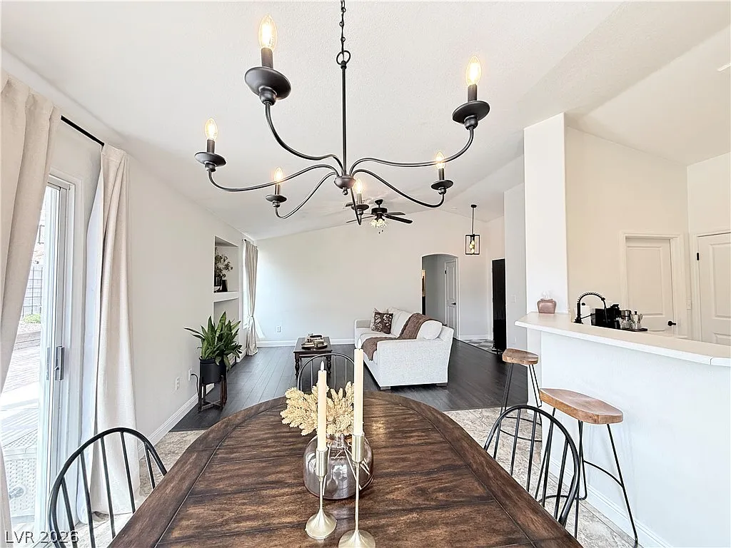 3 bed, 2.0 bath, 1250 sqft, $1,895 — Photo 3